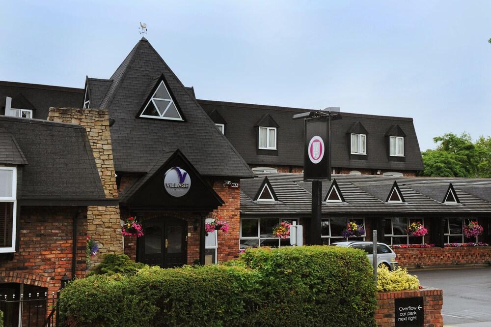 Village Hotel Manchester Hyde Esterno foto