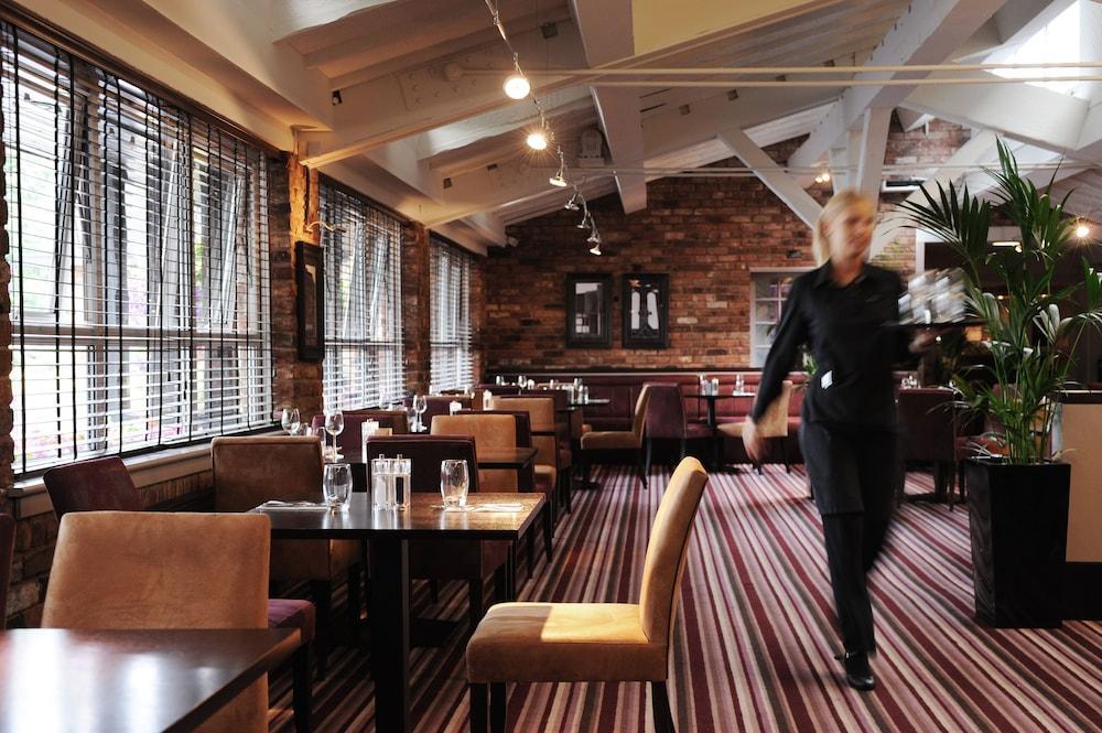 Village Hotel Manchester Hyde Esterno foto