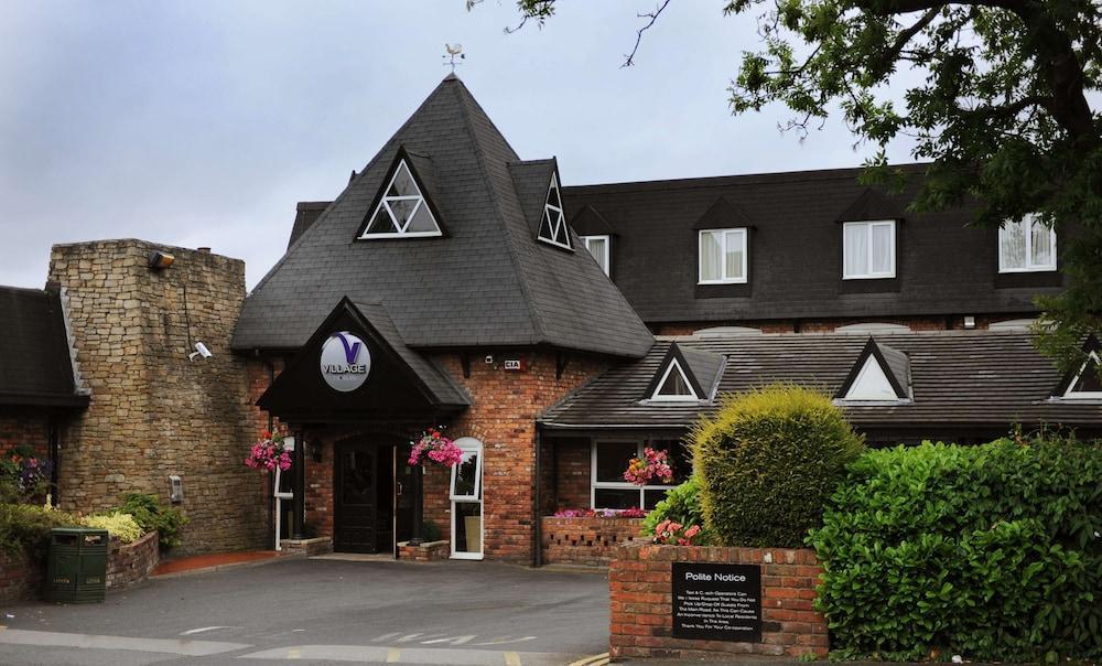 Village Hotel Manchester Hyde Esterno foto