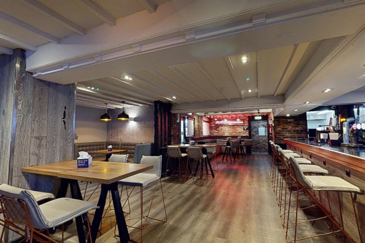Village Hotel Manchester Hyde Esterno foto