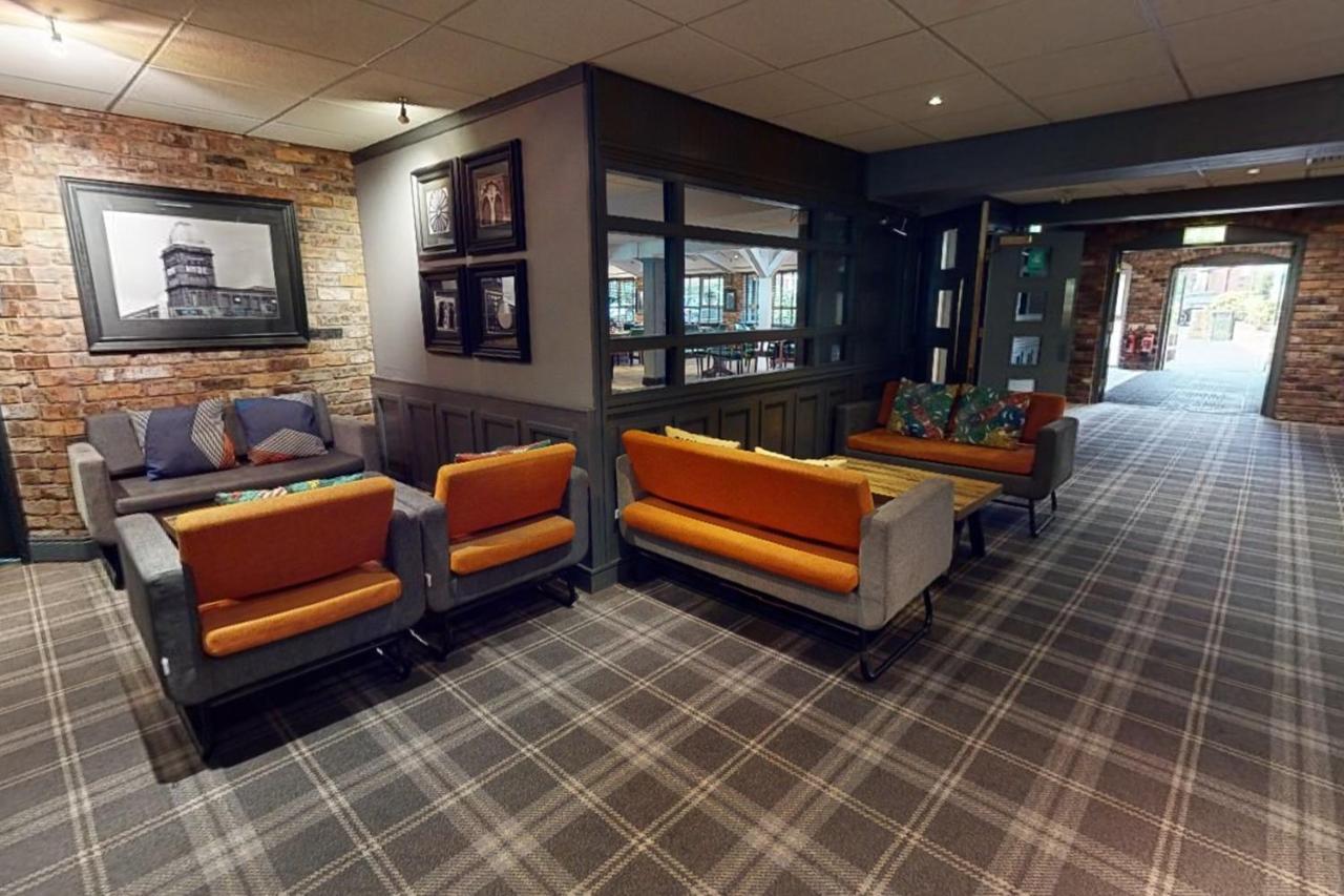 Village Hotel Manchester Hyde Esterno foto