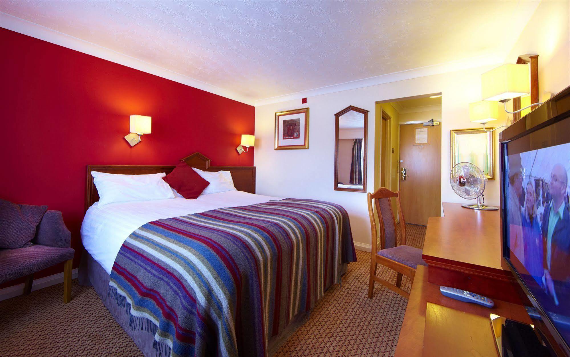Village Hotel Manchester Hyde Esterno foto