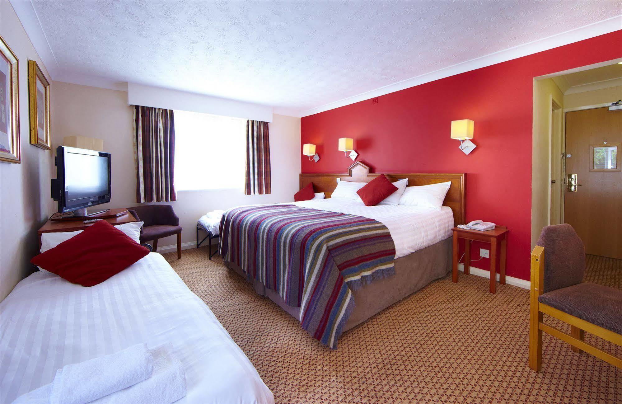 Village Hotel Manchester Hyde Esterno foto